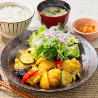 【限定メニュー】鱧と夏野菜のエスニック甘酢ソース