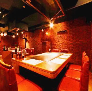 鉄板を囲んでのお食事で、会話も盛り上がるお席。