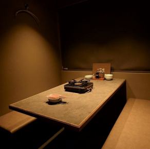 【テーブル席】4名様×6席　※仕切りがあるので半個室としてもご利用可能◎仕切りを上げて8名様でのご利用もおすすめです！！