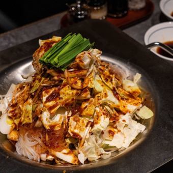 【爱吃辣的必吃！】弹牙的内脏和香辣的味噌最棒了！ “滝鳴門”套餐 6,500 日元