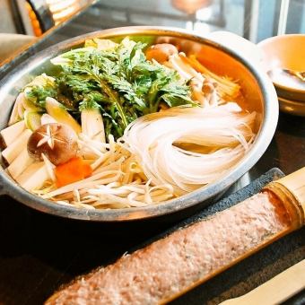 [Tsukune Hot Pot Course] Enjoy fluffy meatballs in chicken soup! Includes 2 hours of all-you-can-drink (6 dishes total) 6,000 yen