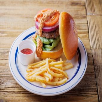 Earn and use points! R-Baker Natori store only! Natori burger + drink + salad set 2000 yen