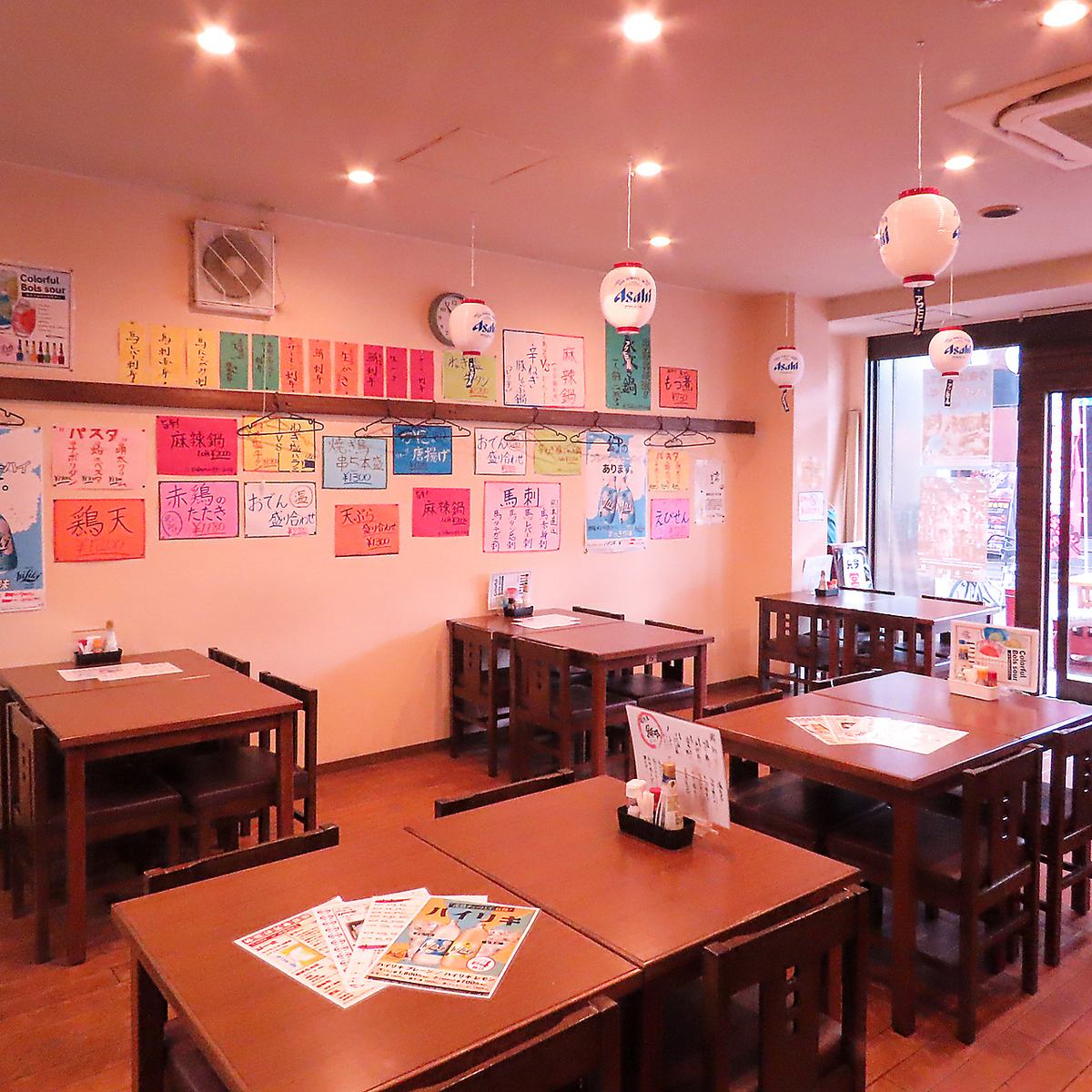 You can freely move the seats around the restaurant, so it's perfect for private parties. Available for groups of 15 or more.