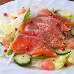 Seared salmon carpaccio