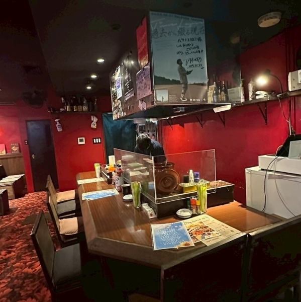 お仕事帰りにちょっと一杯といった時や、カジュアルな居酒屋デートにもぴったりのカウンター席をご用意しております◎もちろんお一人様も大歓迎です！お気軽にお立ち寄りください。ご来店お待ちしております☆