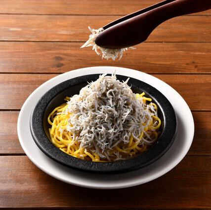 【シラスのせ放題】釜揚げシラスのペペロンチーノ