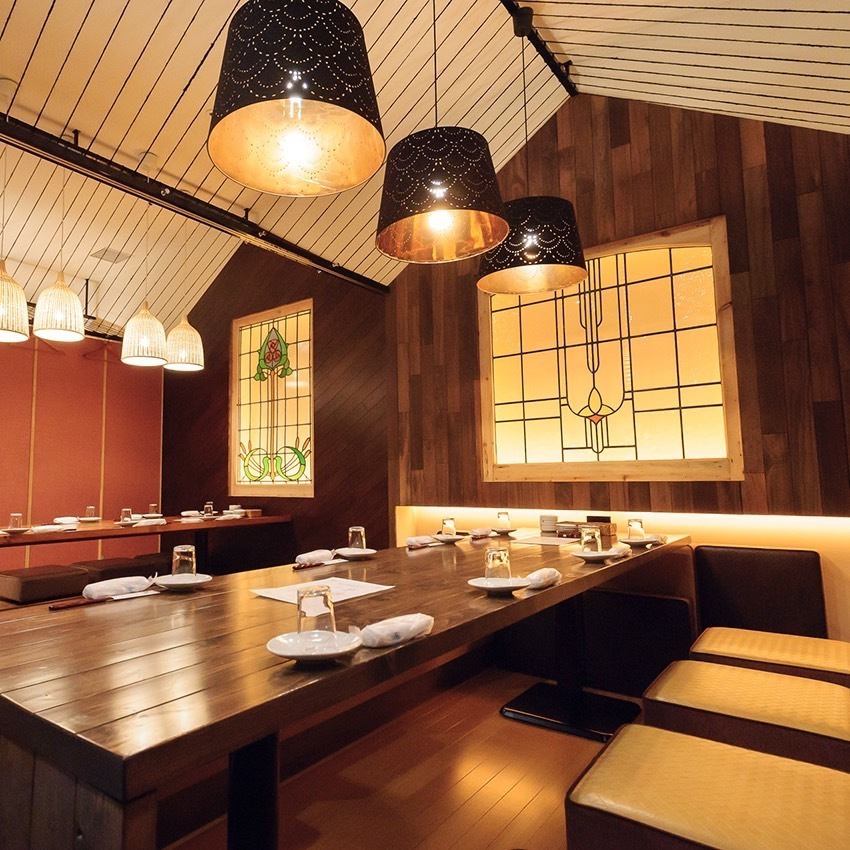 You can enjoy conversation to your heart's content in our open and airy interior.Completely private rooms available