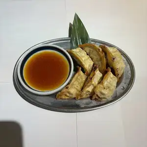 Fried dumplings (6 pieces)