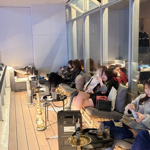 夜景を一望できるテラス席