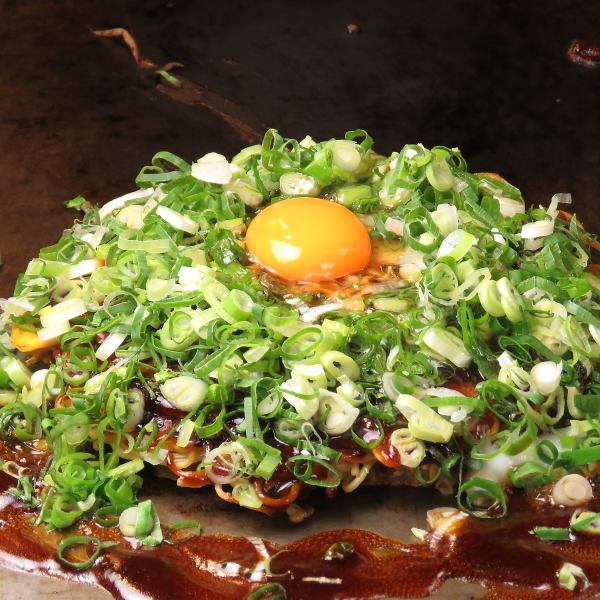 Kanda special (squid tempura, shrimp, squid, geso, green onion, moon viewing): Meatball soba, udon
