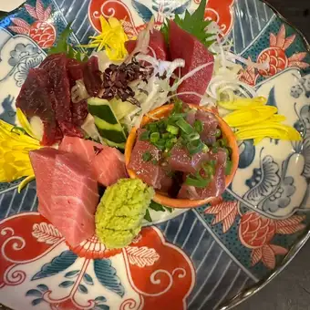 八道菜套餐，畅饮无限！5500日元（含税）
