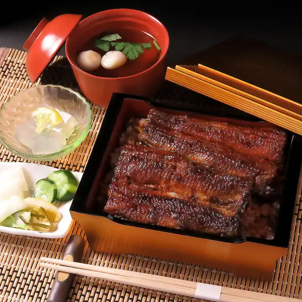 上うな重(一匹)4,290円(税込)/うな重(半身)3,190円(税込)