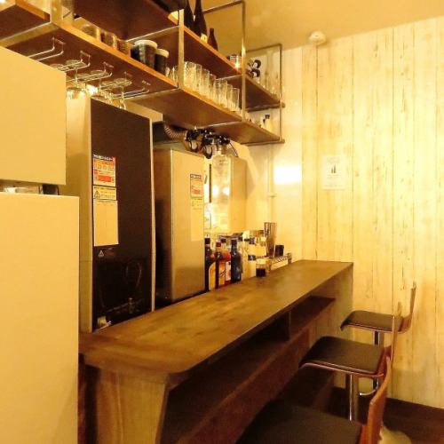 アットホームな温かい店内と人気のカウンター席