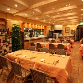 We will prepare a table according to the scene of the dinner party.The semi-private room can accommodate up to 8 people. ◎ Please relax comfortably with open table seats.We are also waiting for the use of girls' association etc. ♪