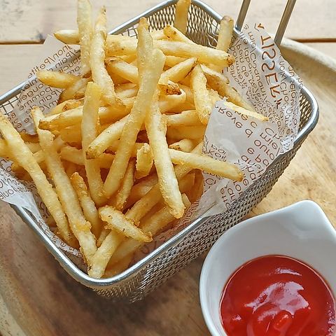 Seasoning of your choice!! French fries with aged raw potatoes