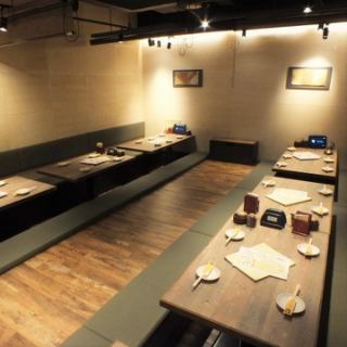 最大35名様迄ＯＫの掘りごたつ個室は大宴会にも最適！！大人気の掘りごたつ席なので足元ゆったりリラックスできます◎リニューアルOPEN店内でごゆっくりと宴会をお楽しみ下さい。お得な飲み放題付き宴会コースやクーポンもご用意しております♪大井町での飲み放題・貸切宴会なら土間土間　大井町店に是非お任せ下さい。