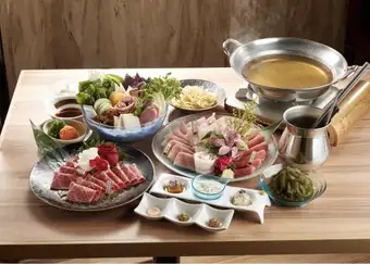 極上和豚100%金武アグーと超一級ブランド「山城牛」の食べ比べしゃぶしゃぶコース