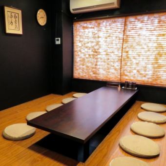 A spacious tatami room with horigotatsu seating can accommodate up to 9 people.