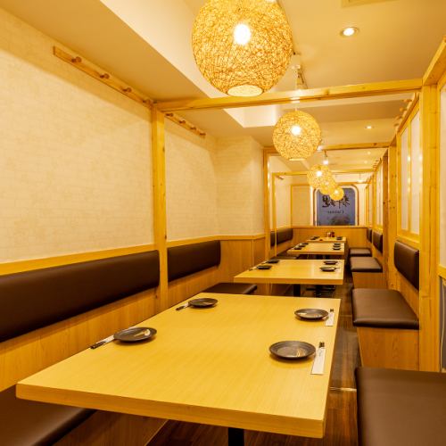 <p>飲み会・女子会・誕生日・記念日・デート…etc。シーンに合わせたコースやサービス充実。細部にまでこだわった内装が寛ぎの空間♪お時間を忘れて、ご宴会をお愉しみください。（新宿　個室 居酒屋 飲み放題 宴会 女子会）</p>