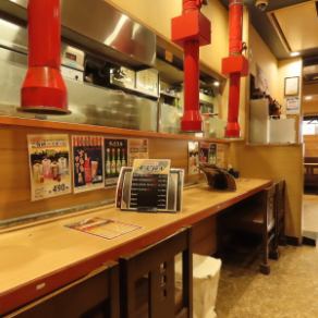 カップルやお友達と利用しやすいカウンター席あります♪