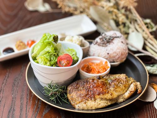コレは休止中【ドリンク込】お肉屋さんランチプレート【土日/祝日】