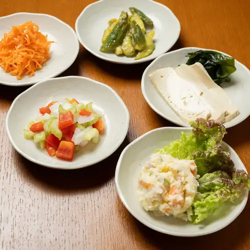創作和食で楽しむ、旬の食材を活かし伝統的な和の技法にひと工夫を加えた多彩な味わい
