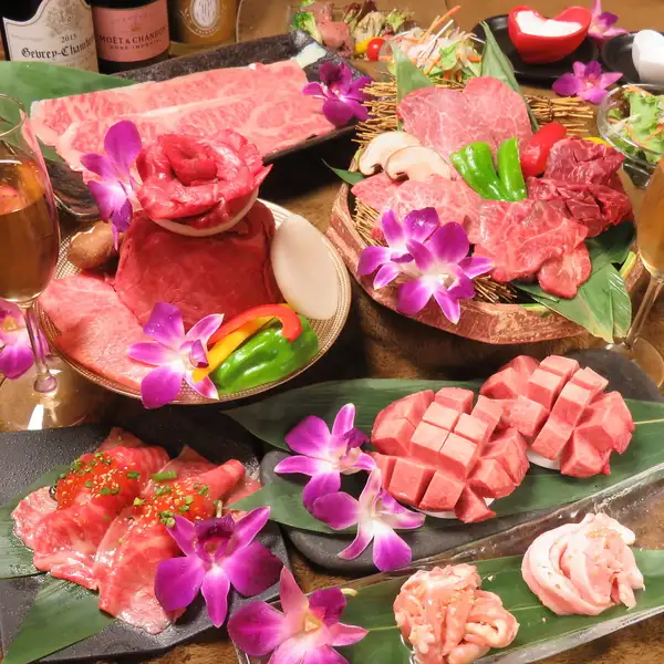 Enjoy carefully selected meats sourced from whole animals! Our all-you-can-drink courses are perfect for girls' nights out, various banquets, and special occasion gatherings.