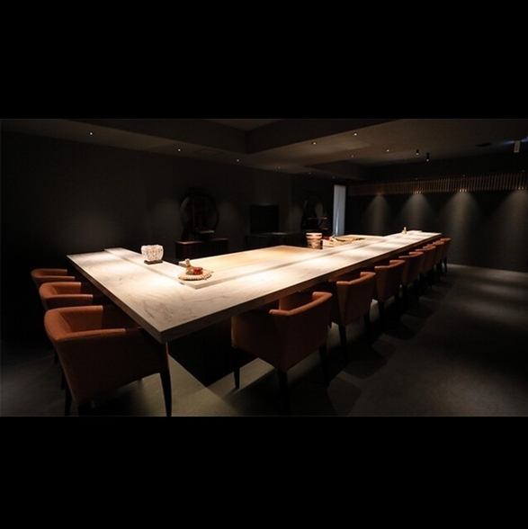 You can enjoy food and drinks in a relaxed atmosphere.