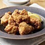 炸鸡配自制酱汁