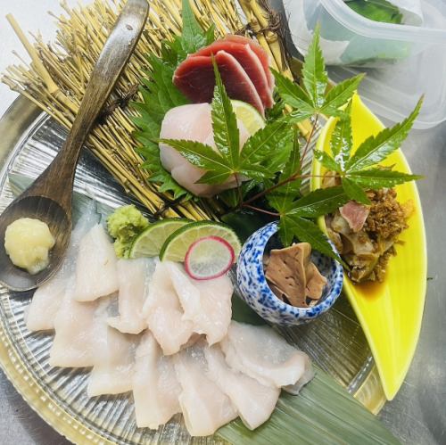 朝〆地頭鶏 お刺身盛り合わせ(2人前)