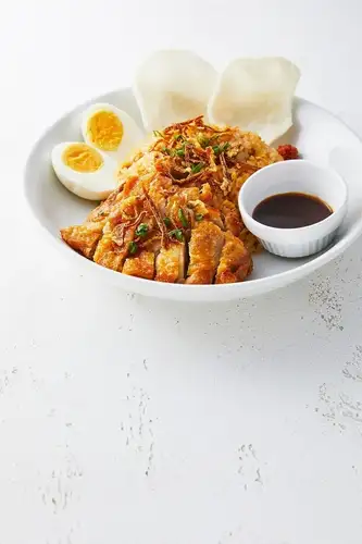 튀긴 칠리 토마 필라프