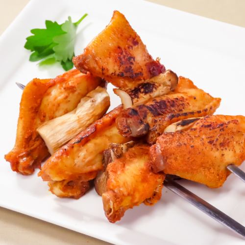 Grilled chicken wings and seasonal vegetables (2 skewers)