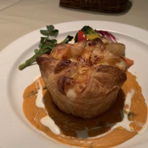 Seafood pie with crab cream sauce (1 serving)