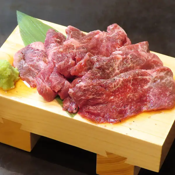Each table is equipped with a griddle! The sizzling sounds and aromas of food cooking right in front of you will whet your appetite♪ It's the perfect lively space for a quick drink, a girls' night out, a group date, or any night when you want to have fun with friends★