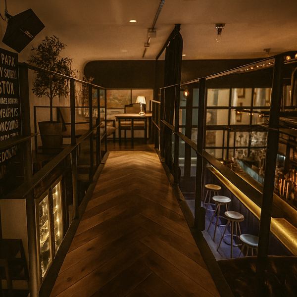 【沙發座椅,約會與閨蜜聚會的理想之選】沙發座椅讓您在寧靜輕鬆的氛圍中享用美食,是約會和閨蜜聚會的完美選擇。我們也提供生日套餐和其他特殊場合的餐點,是驚喜和週年紀念的理想之選。與您的愛人一起享受輕鬆愉快的用餐時光吧!