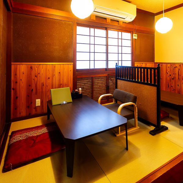 座敷のお席を複数ご用意しております。繋げてご利用いただくことも可能ですので、各種宴会やご家族でのご利用にも最適です。広々としたお席でゆったりとお食事の時間をお楽しみください。