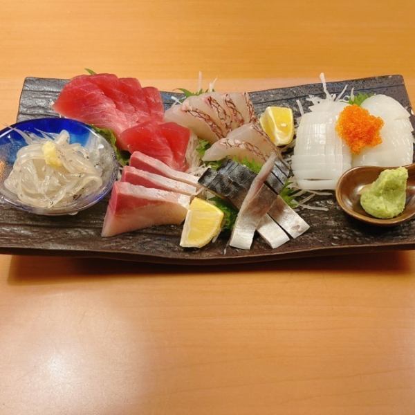 Fresh! Delicious! Seasonal fresh fish sashimi platter ★Enjoy it with carefully selected sake☆