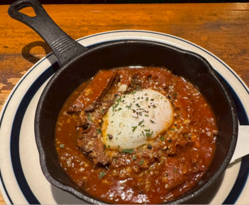 Beef offal stewed in red wine with soft-boiled egg