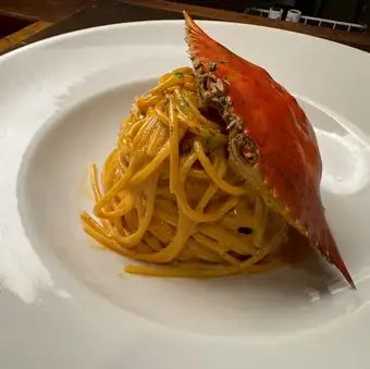 In addition, we always have four kinds of pasta and risotto made with seasonal ingredients.
