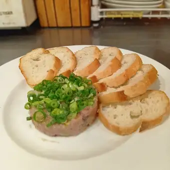 Tuna and smoked pickled radish tartare ~served with baguette~