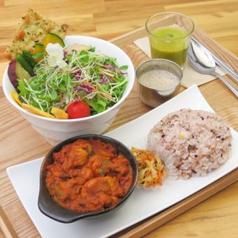 [4]スパイスカレーサラダプレート　1100円