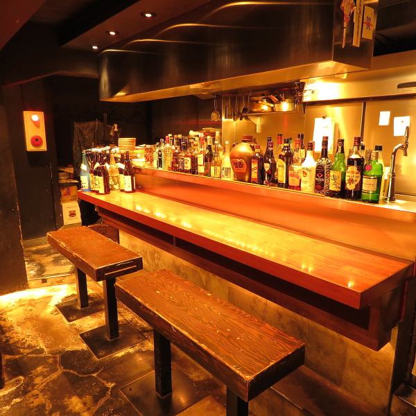 It is a cozy atmosphere away from the noise of Shinjuku and a calm space.There are 2 counter seat × 3 seats and 2 table seats for 2 people × 2 tables, 4 people × 2 tables, 6 people × 1 table, private rooms.Relax with a rich sake and a proud boat.