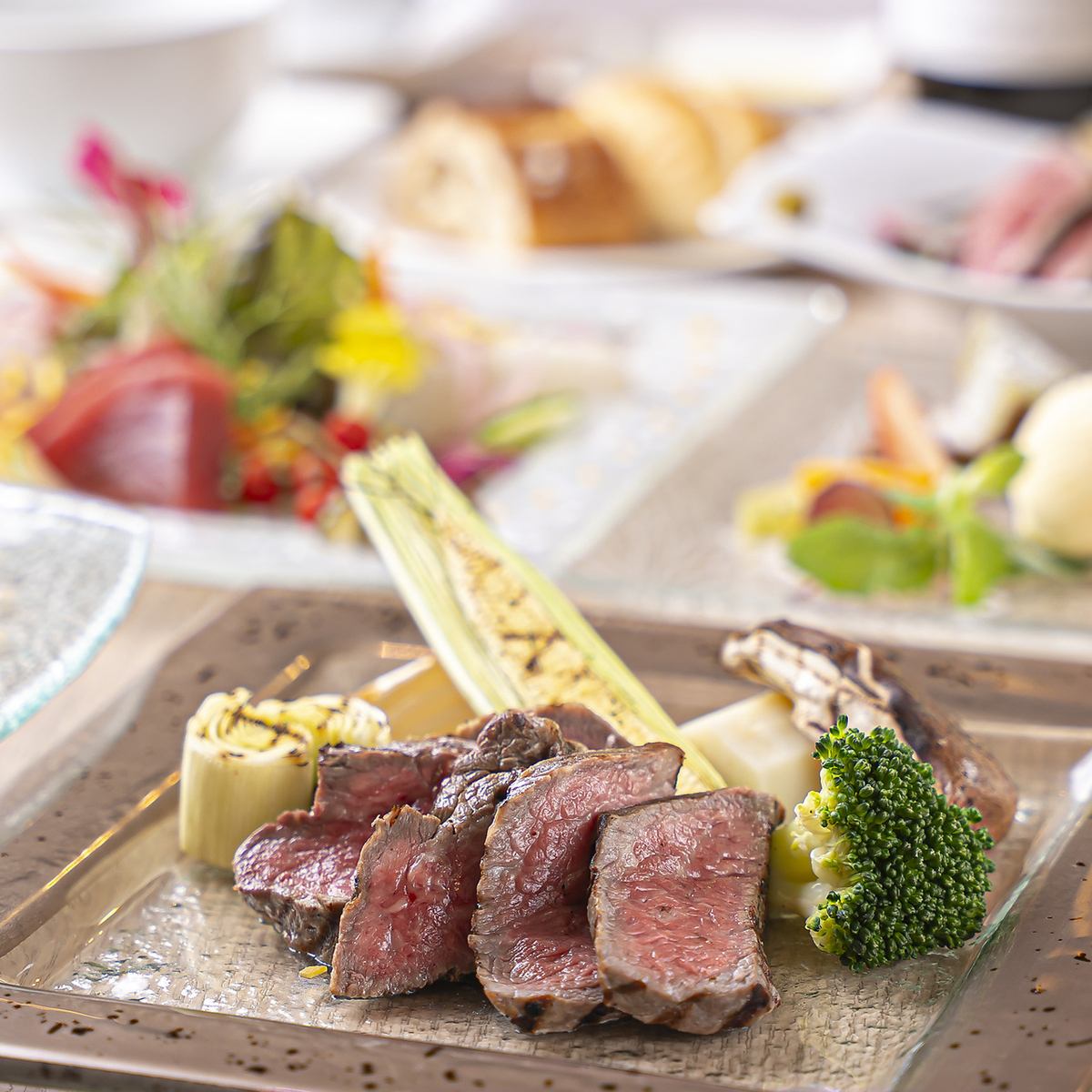 厳選した黒毛和牛や新鮮な食材を使用した、創作肉料理をご提供！