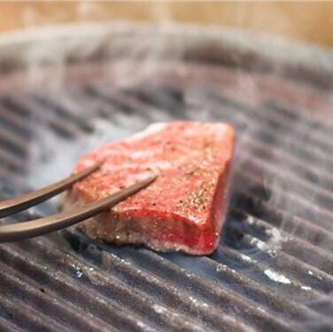 シェフが自信をもって提供する創作肉料理をご賞味下さい