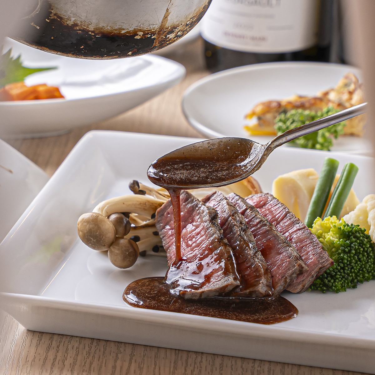 您可以享用豪華的午餐。我們接受電話預訂