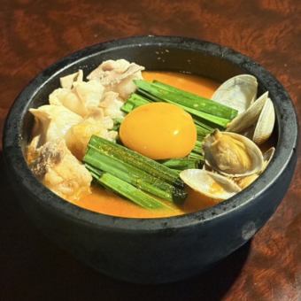 プリップリ ホルモンの濃厚スンドゥブ