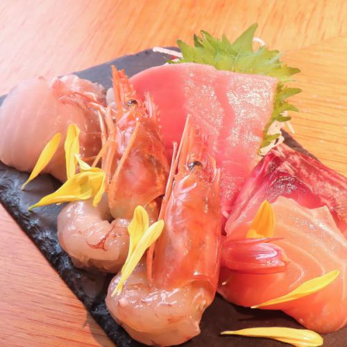 生け簀から出たばかりの新鮮さがウリ！【車えび踊り食い】