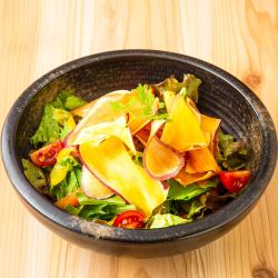 Satsuma chip salad