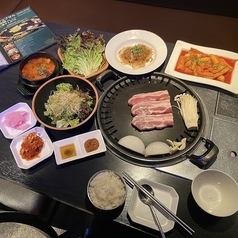 [Monday-Thursday only] 2 hours of all-you-can-eat samgyeopsal x all-you-can-drink deal♪