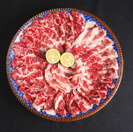 熊本直送の鮮度抜群の馬刺しをはじめ、いろり焼等幅広い馬肉料理を堪能できる美食酒場